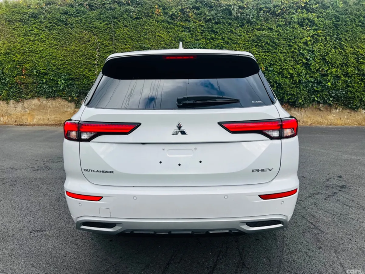 Mitsubishi Outlander SUV, Petrol Plug-in Hybrid, 2022, White