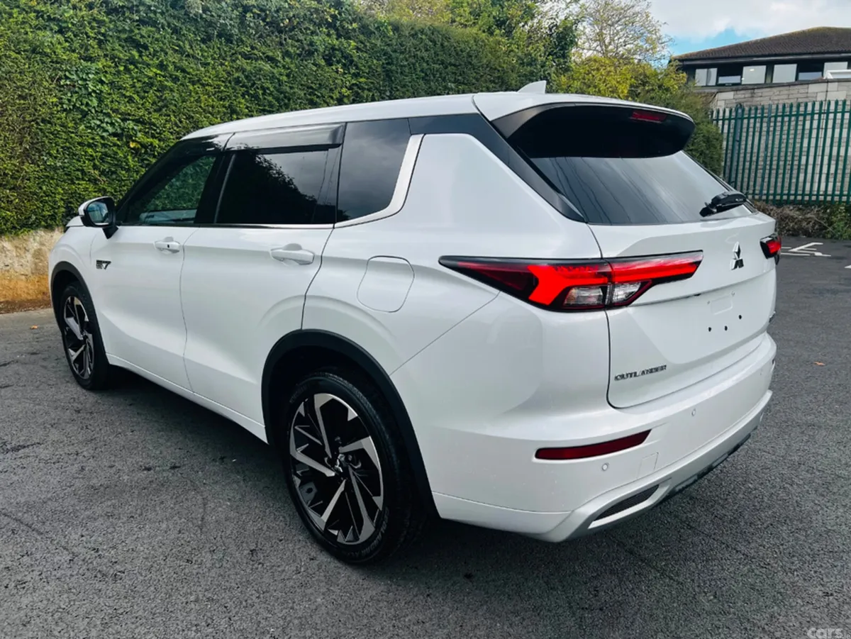 Mitsubishi Outlander SUV, Petrol Plug-in Hybrid, 2022, White
