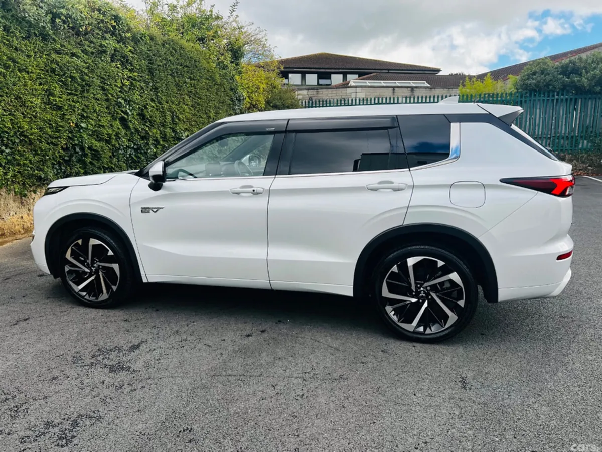 Mitsubishi Outlander SUV, Petrol Plug-in Hybrid, 2022, White