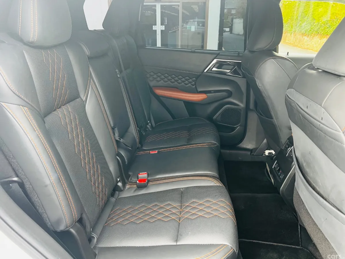 Mitsubishi Outlander SUV, Petrol Plug-in Hybrid, 2022, White