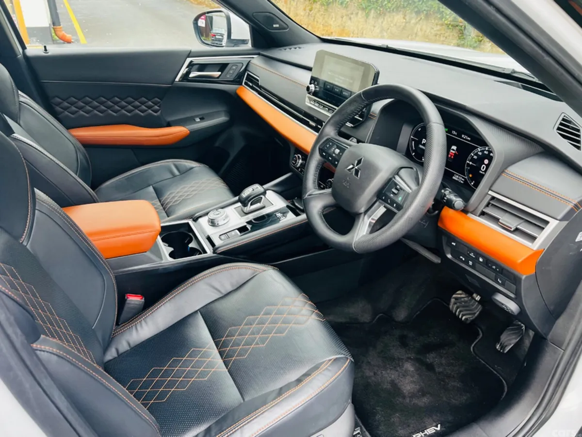 Mitsubishi Outlander SUV, Petrol Plug-in Hybrid, 2022, White