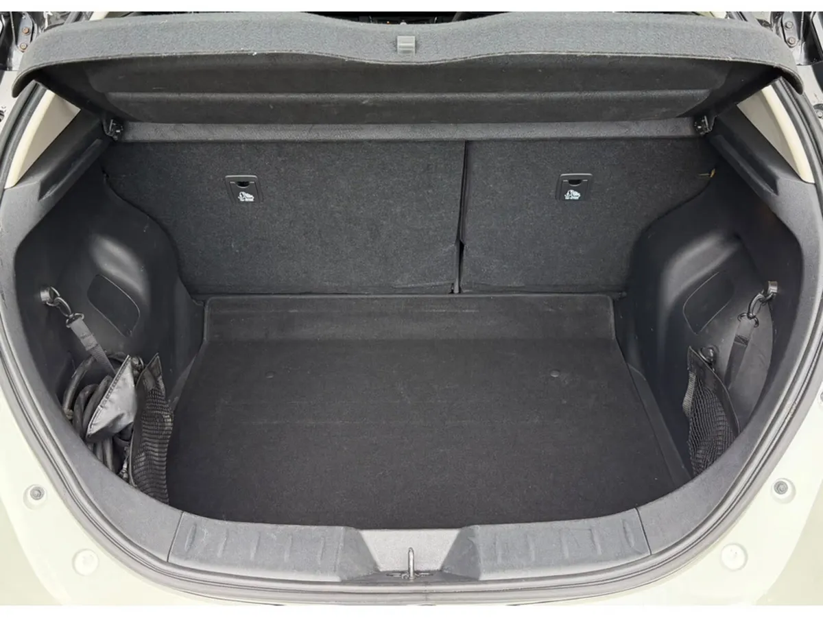 Nissan Leaf Hatchback, Electric, 2019, White