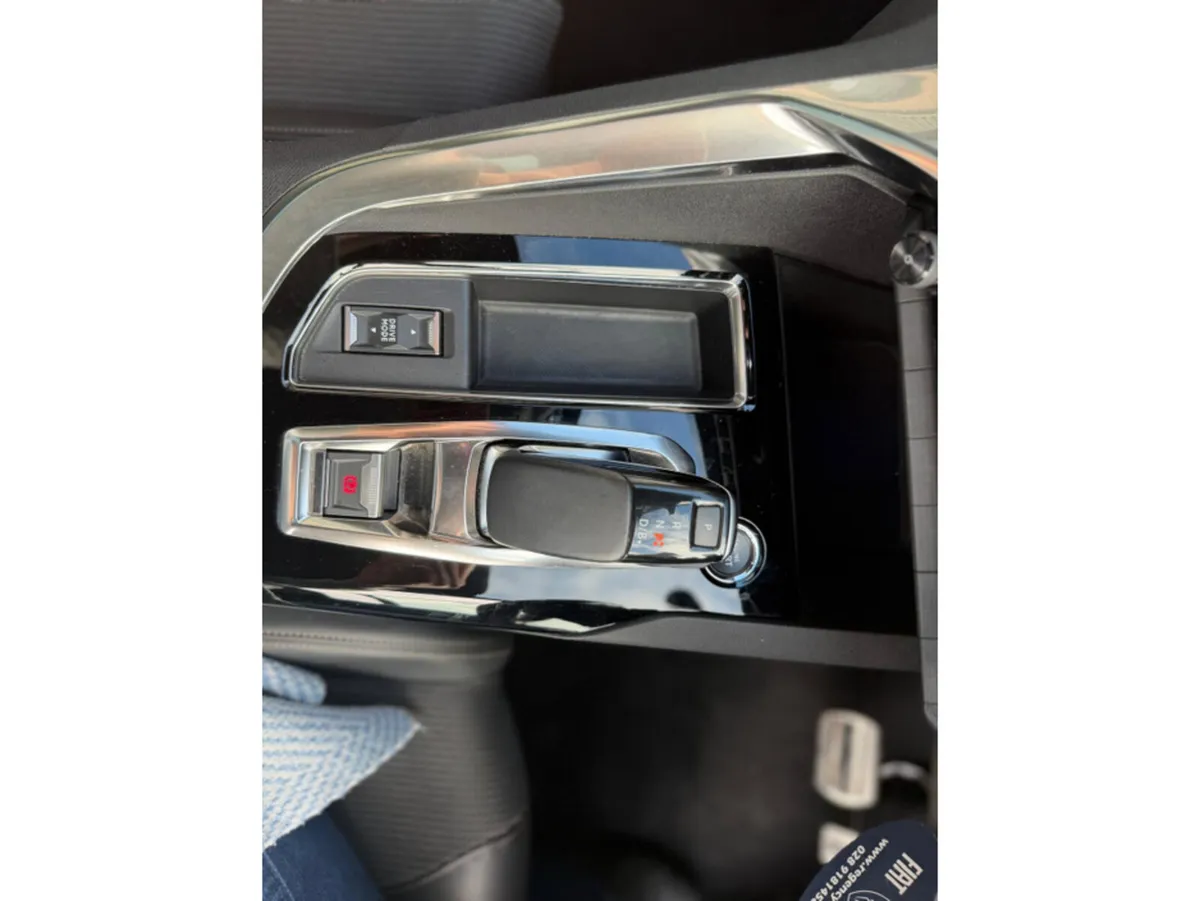 Peugeot 3008 SUV, Petrol Plug-in Hybrid, 2022, Grey