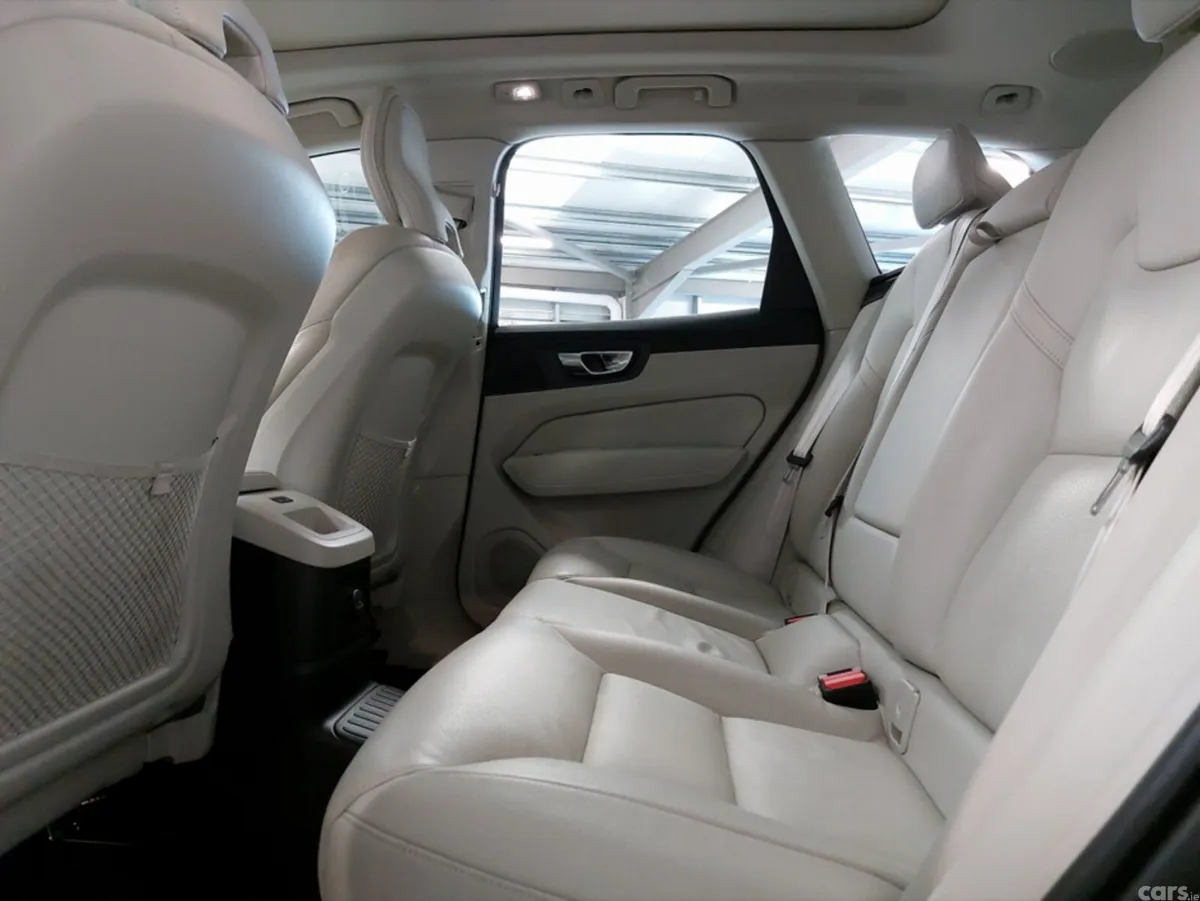 Volvo XC60 SUV, Petrol Plug-in Hybrid, 2025, Blue