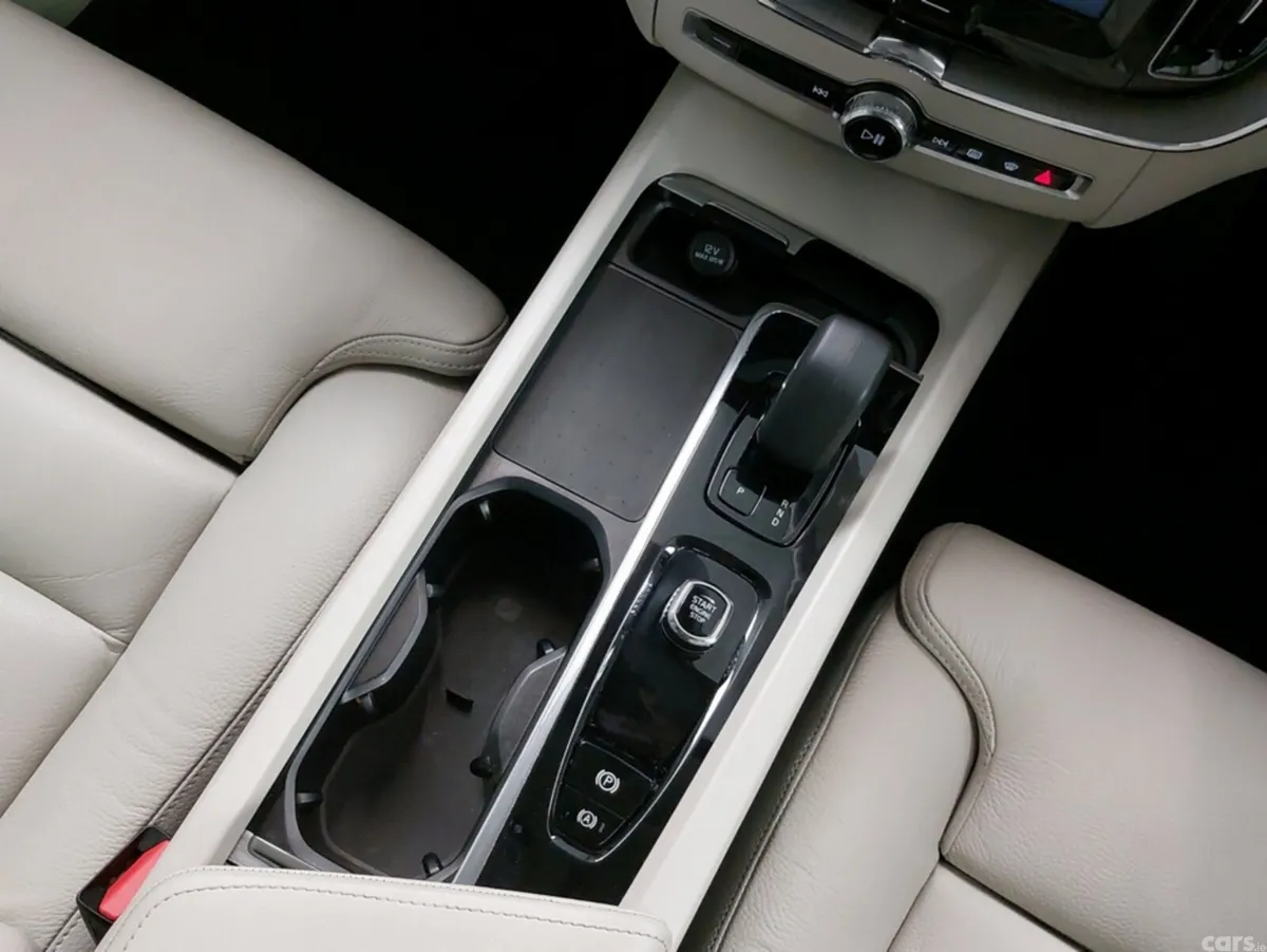 Volvo XC60 SUV, Petrol Plug-in Hybrid, 2025, Blue