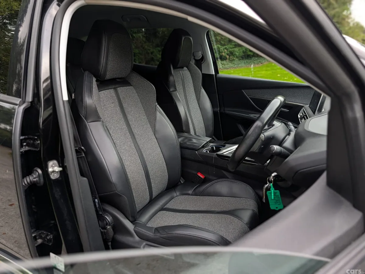 Peugeot 3008 MPV, Diesel, 2018, Black