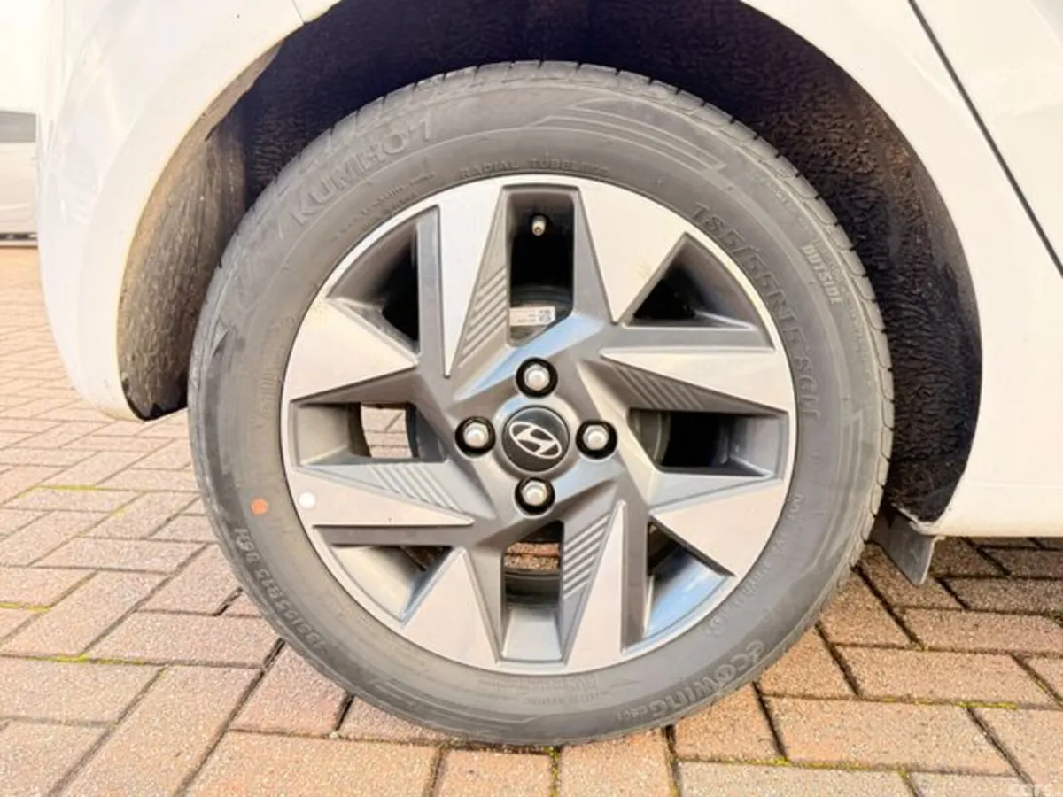 Hyundai i10 Hatchback, Petrol, 2025, White