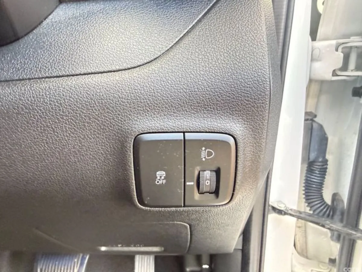 Hyundai i10 Hatchback, Petrol, 2025, White