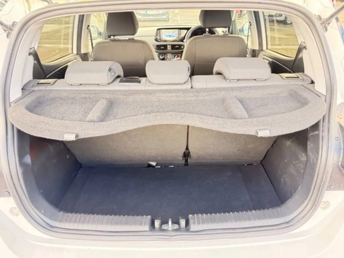 Hyundai i10 Hatchback, Petrol, 2025, White