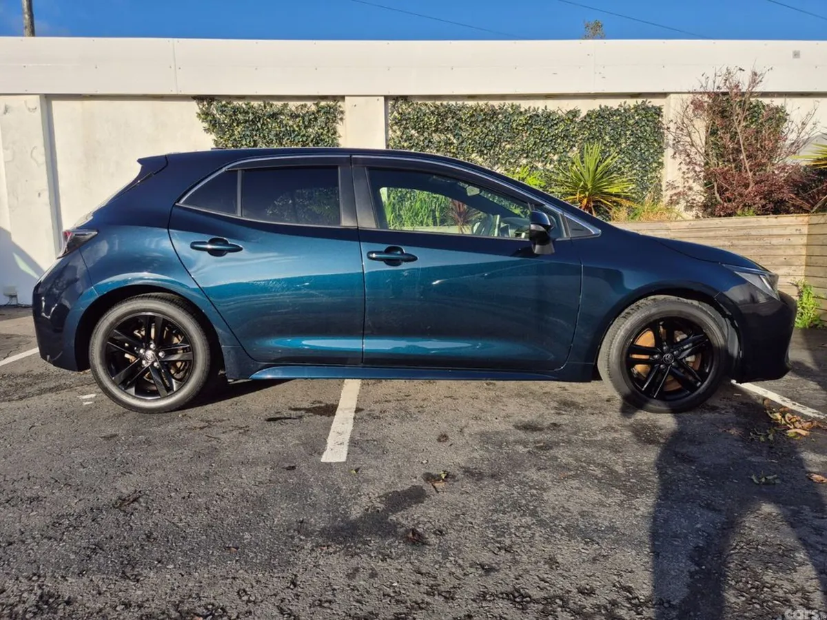 Toyota Corolla Hatchback, Petrol Hybrid, 2021, Blue