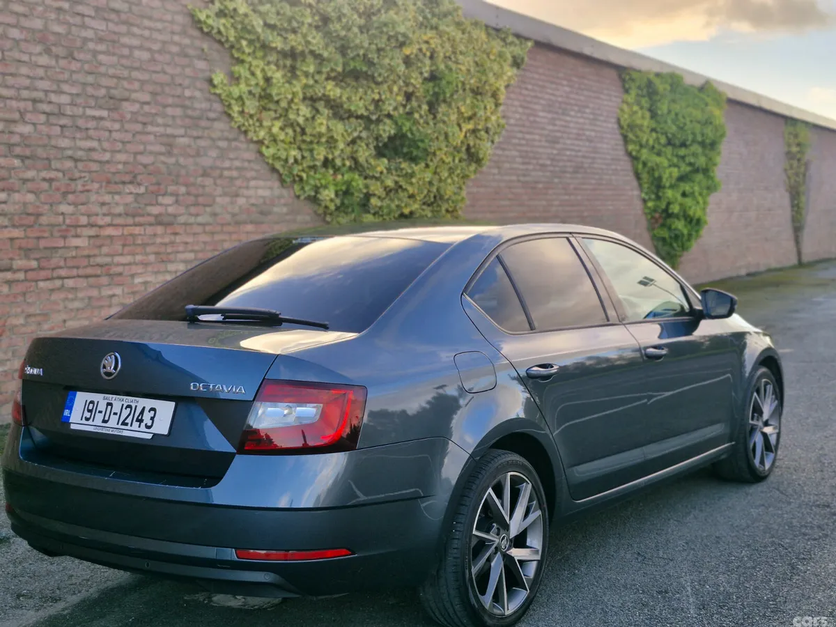 Skoda Octavia Saloon, Diesel, 2019, Grey