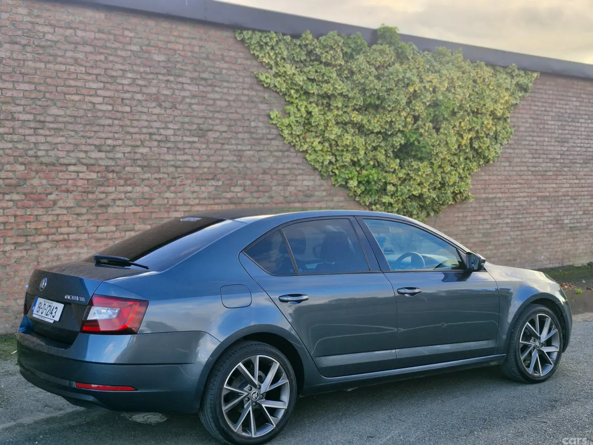 Skoda Octavia Saloon, Diesel, 2019, Grey