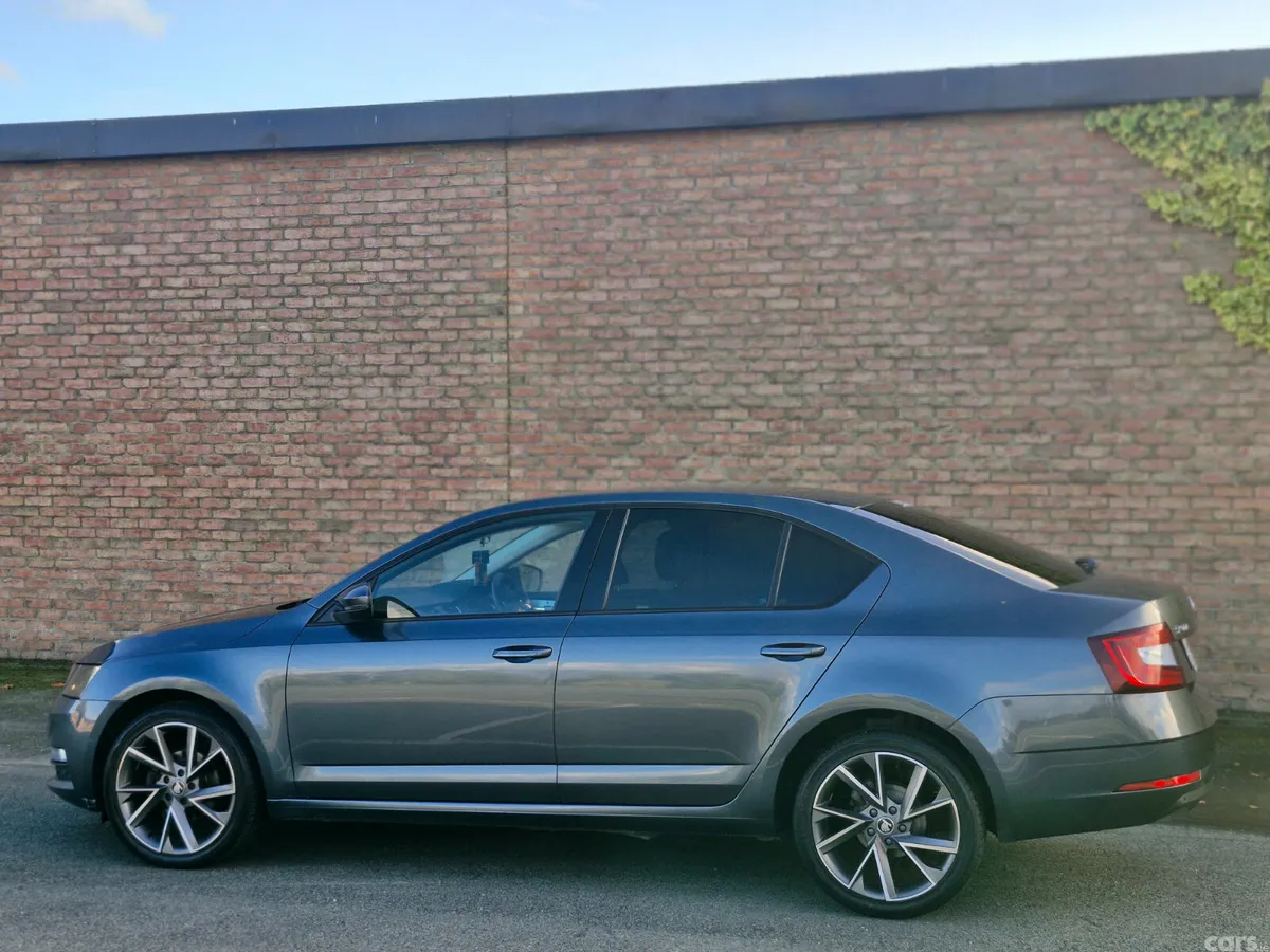 Skoda Octavia Saloon, Diesel, 2019, Grey