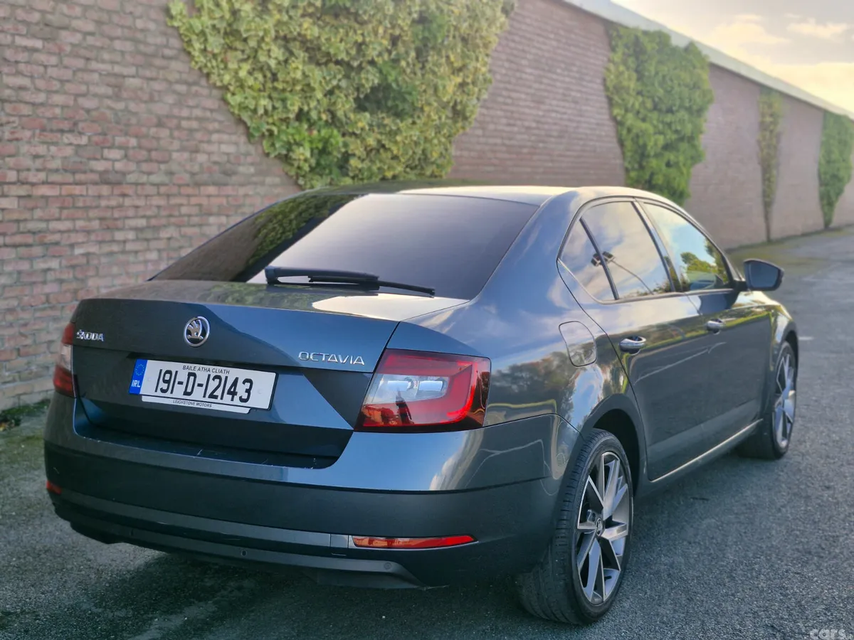 Skoda Octavia Saloon, Diesel, 2019, Grey