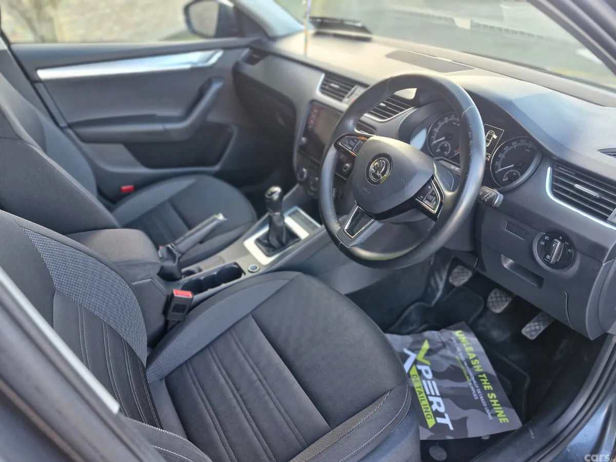 Skoda Octavia Saloon, Diesel, 2019, Grey
