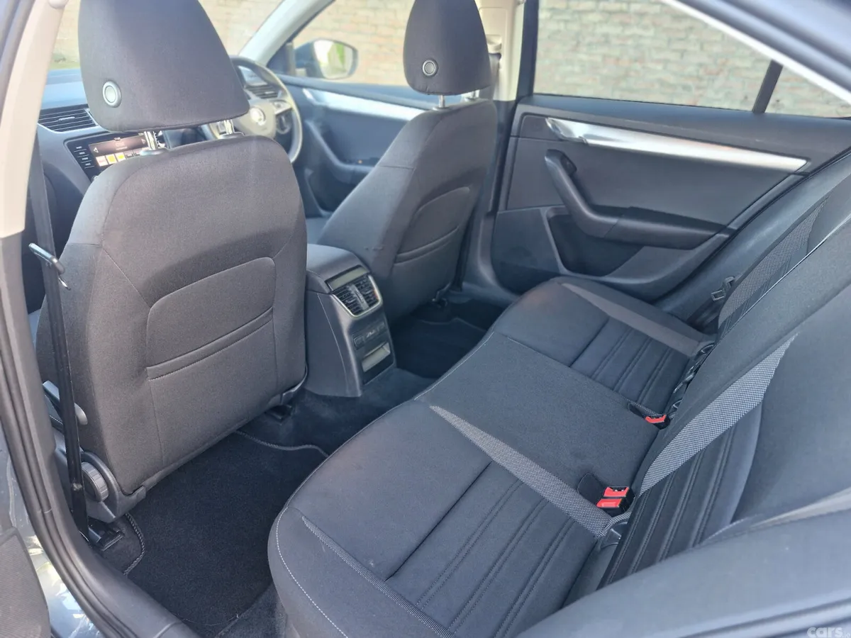 Skoda Octavia Saloon, Diesel, 2019, Grey