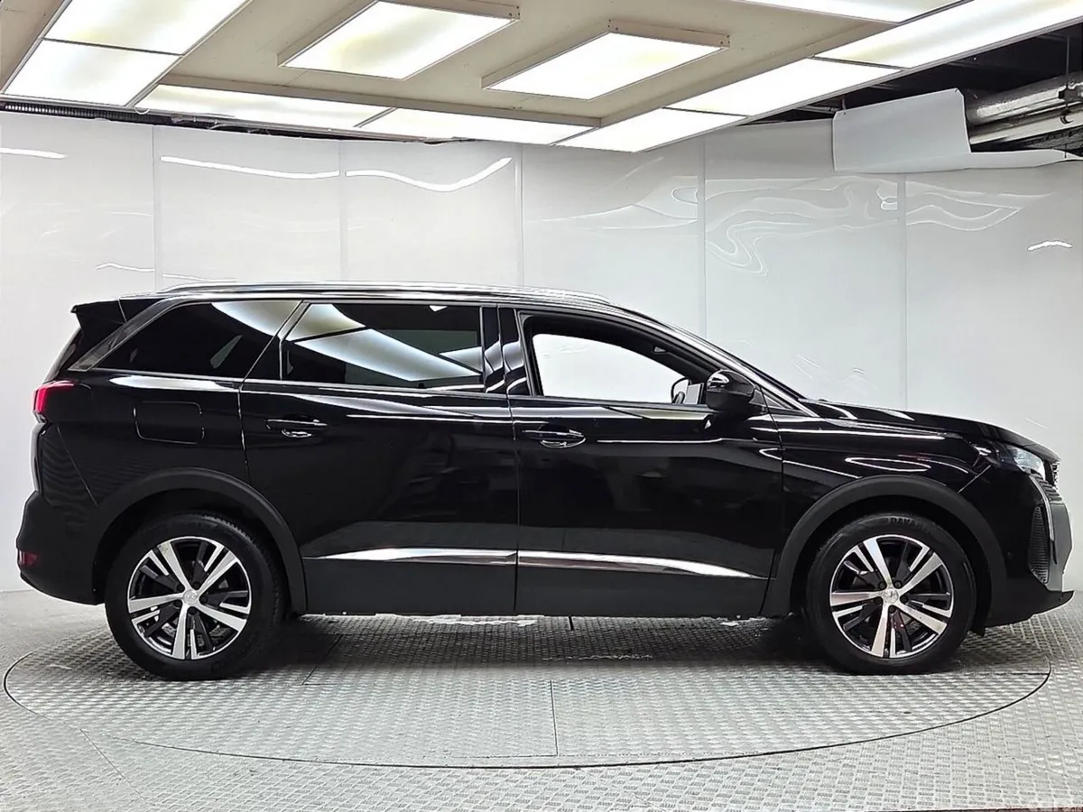 Peugeot 5008 MPV, Diesel, 2023, Black