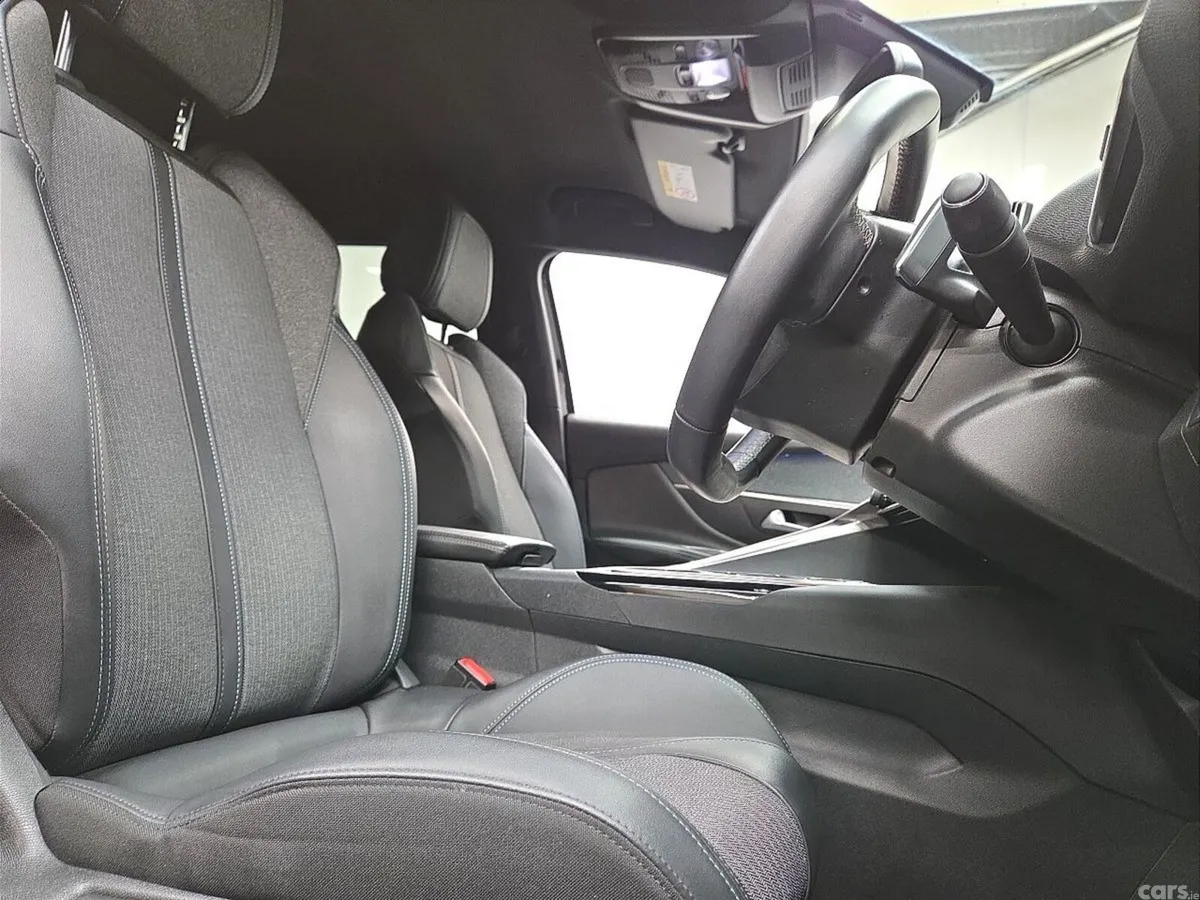 Peugeot 5008 MPV, Diesel, 2023, Black