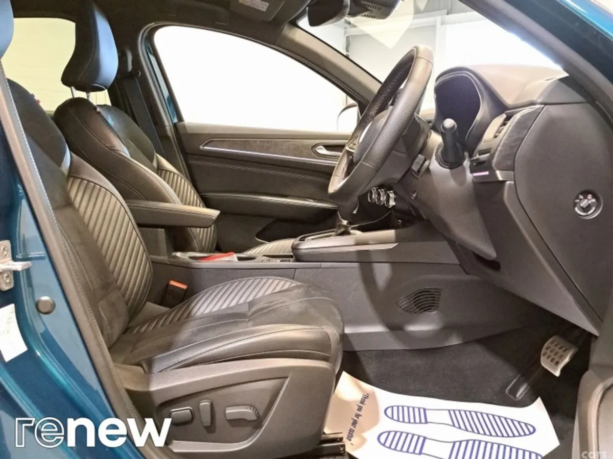 Renault Arkana Hatchback, Petrol, 2025, Blue