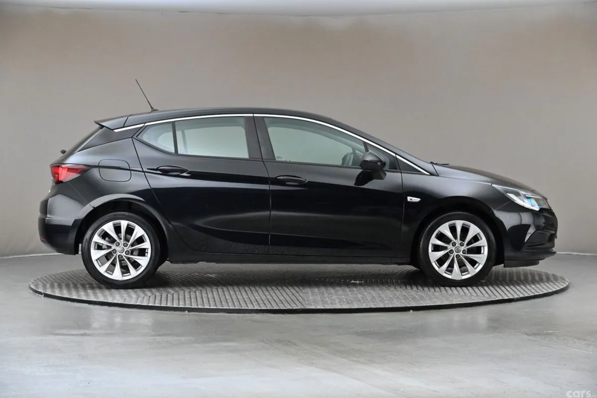 Opel Astra Hatchback, Diesel, 2017, Black