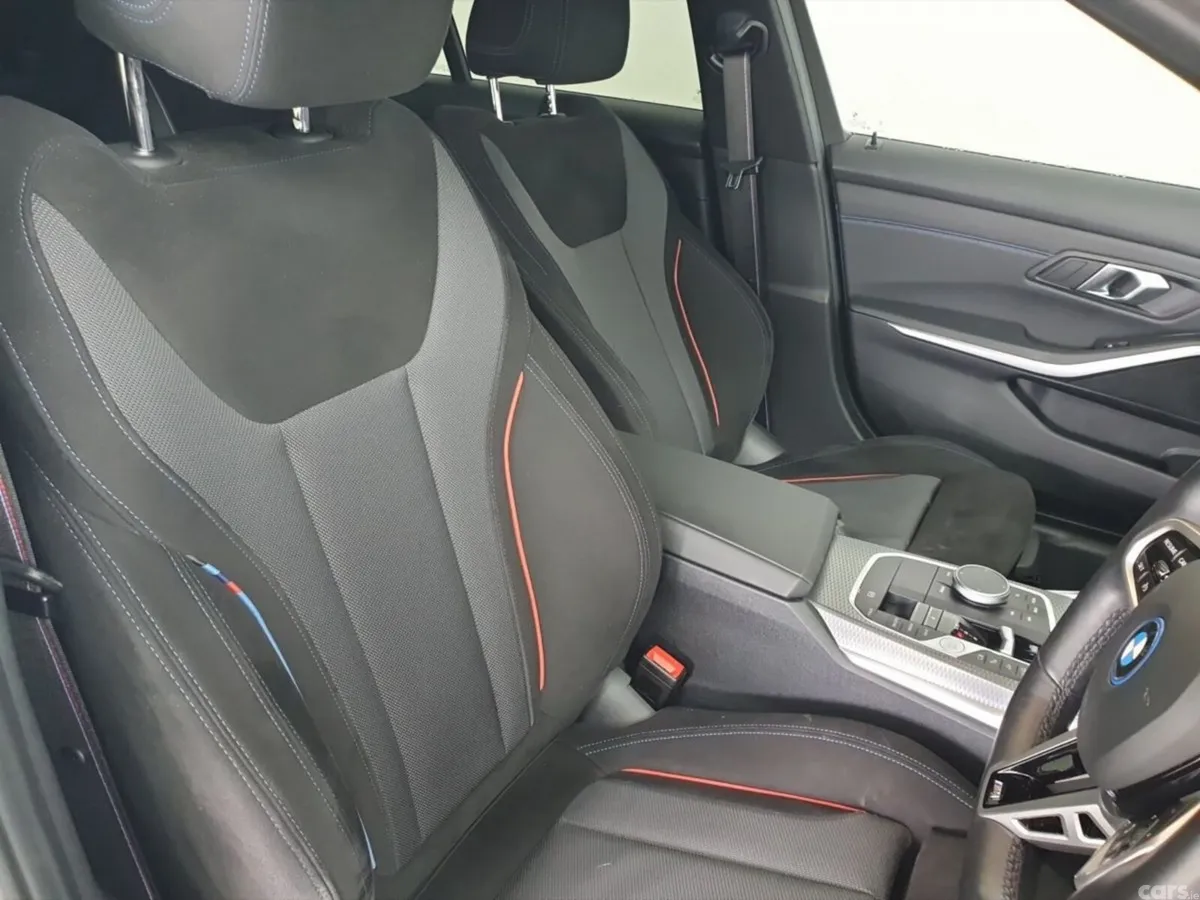 BMW 3-Series Estate, Petrol Plug-in Hybrid, 2025, Blue