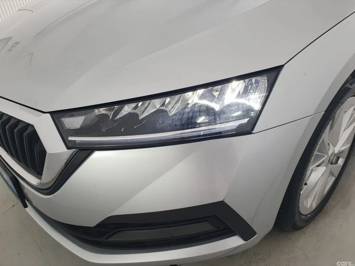 Skoda Octavia Saloon, Petrol, 2024, Grey