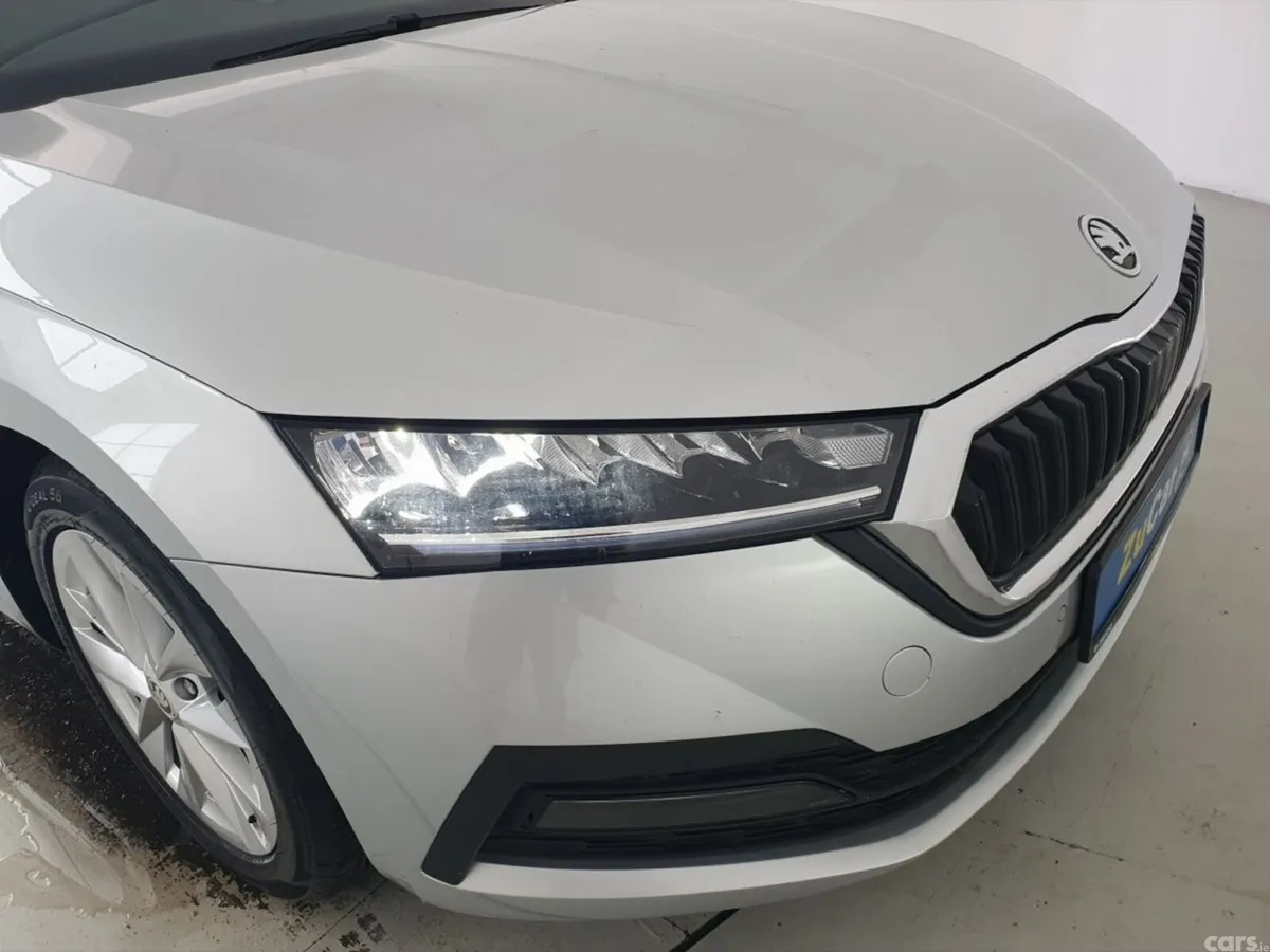 Skoda Octavia Saloon, Petrol, 2024, Grey