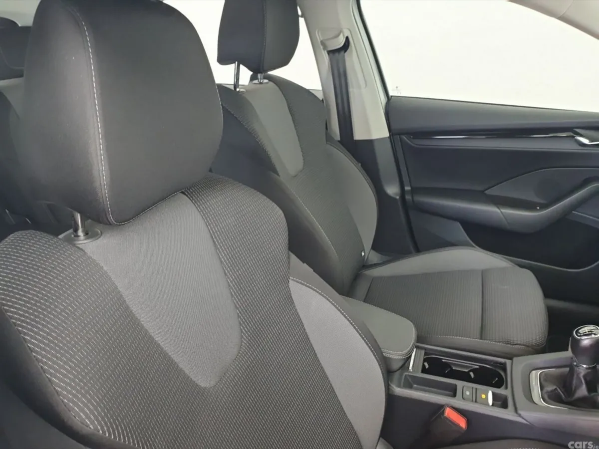 Skoda Octavia Saloon, Petrol, 2024, Grey