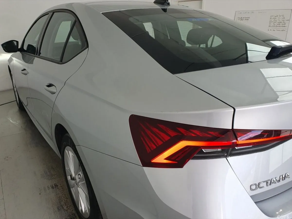 Skoda Octavia Saloon, Petrol, 2024, Grey