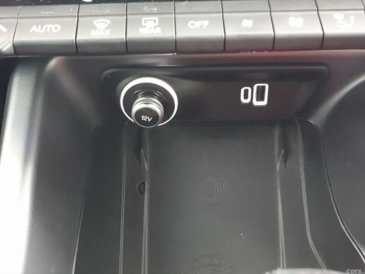 Alfa Romeo Tonale MPV, Petrol Plug-in Hybrid, 2023, Red