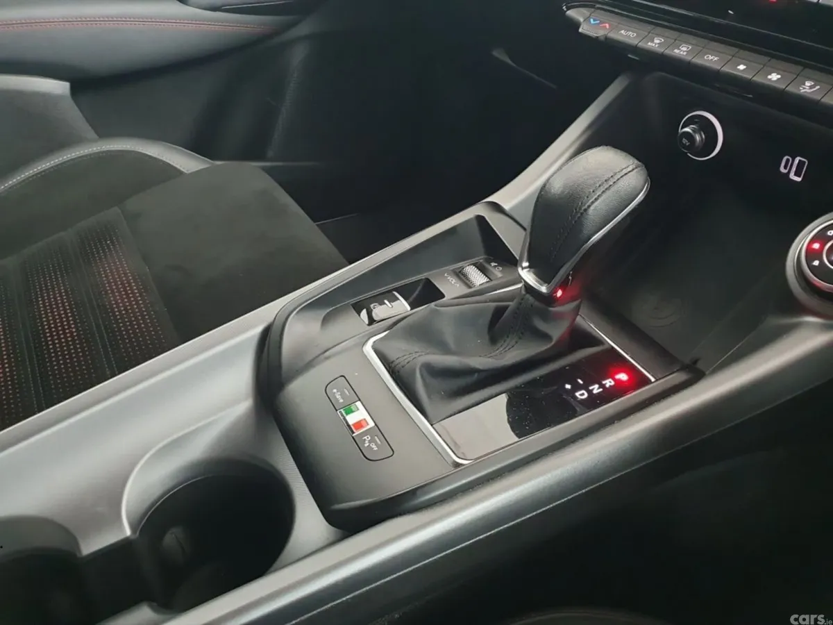 Alfa Romeo Tonale MPV, Petrol Plug-in Hybrid, 2023, Red