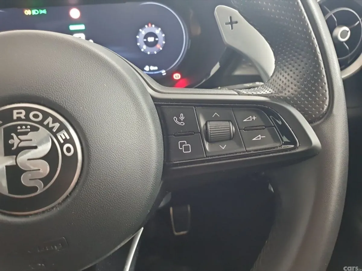 Alfa Romeo Tonale MPV, Petrol Plug-in Hybrid, 2023, Red