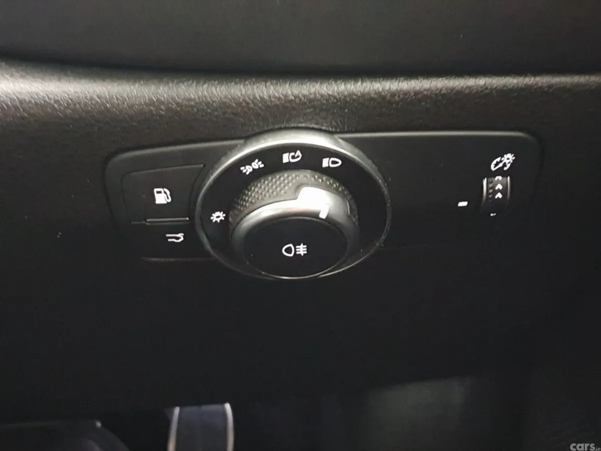 Alfa Romeo Tonale MPV, Petrol Plug-in Hybrid, 2023, Red