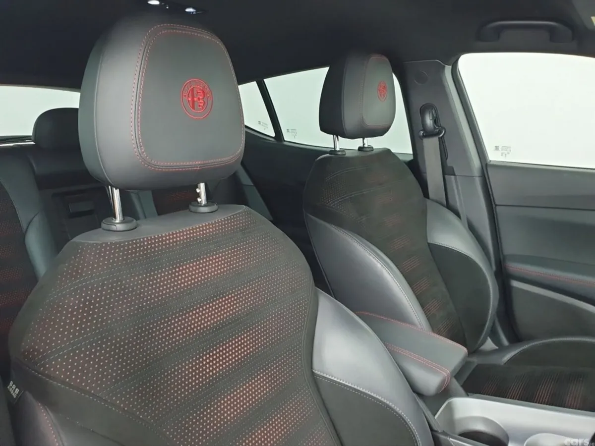 Alfa Romeo Tonale MPV, Petrol Plug-in Hybrid, 2023, Red
