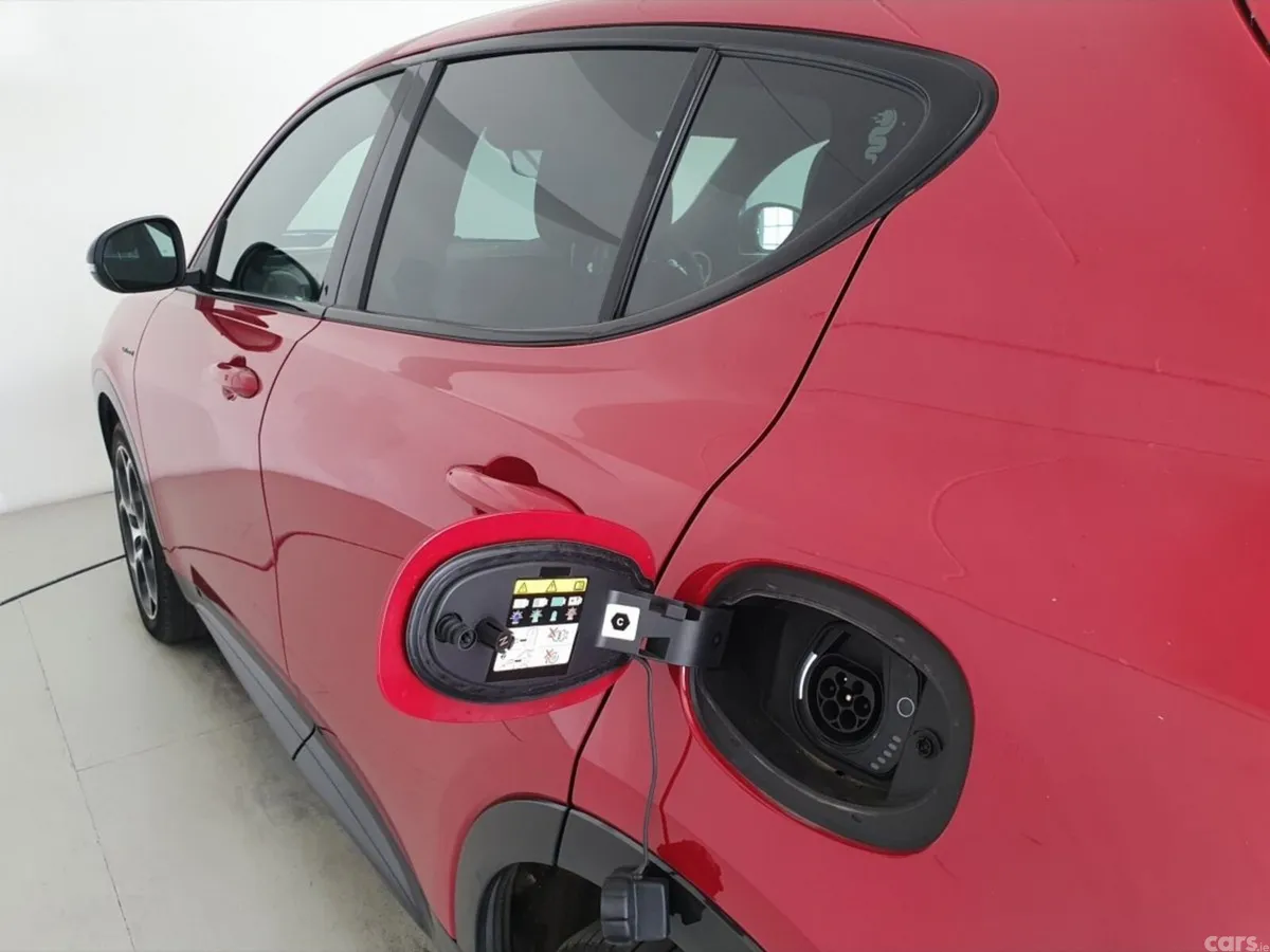 Alfa Romeo Tonale MPV, Petrol Plug-in Hybrid, 2023, Red