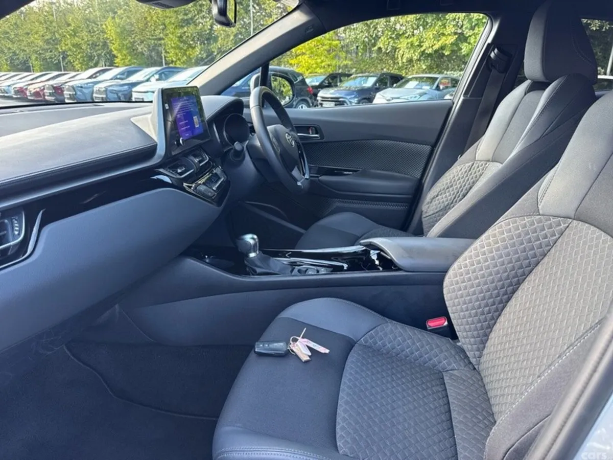 Toyota C-HR SUV, Petrol Hybrid, 2023, Grey