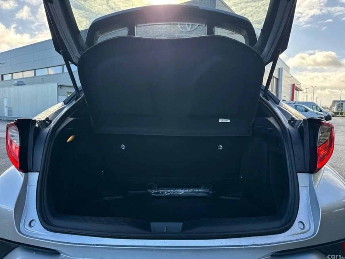 Toyota C-HR SUV, Petrol Hybrid, 2023, Grey