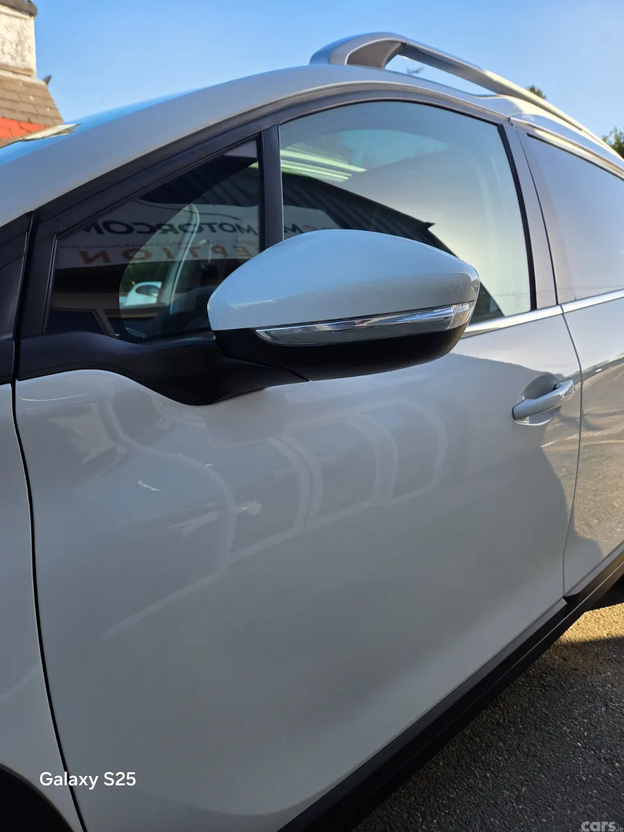 Peugeot 2008 Hatchback, Petrol, 2017, White