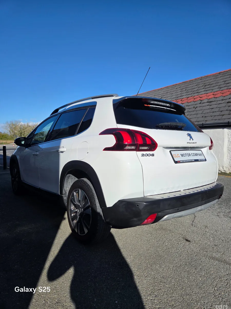Peugeot 2008 Hatchback, Petrol, 2017, White