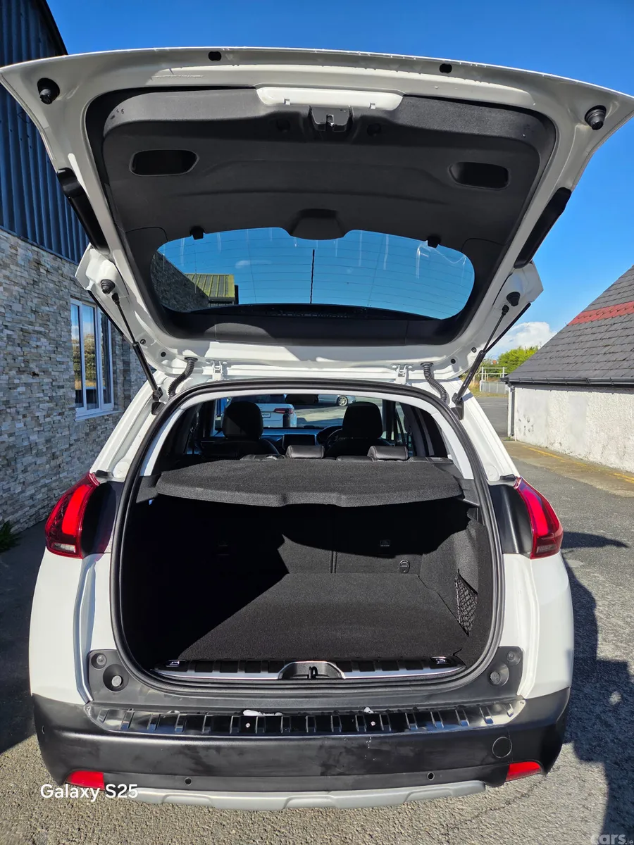 Peugeot 2008 Hatchback, Petrol, 2017, White
