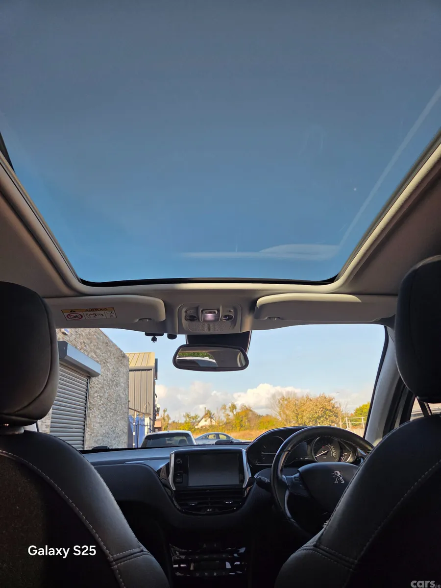 Peugeot 2008 Hatchback, Petrol, 2017, White