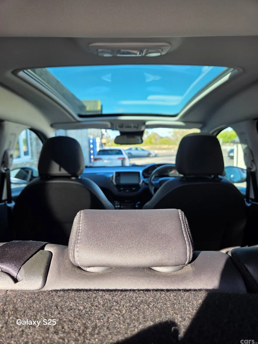 Peugeot 2008 Hatchback, Petrol, 2017, White