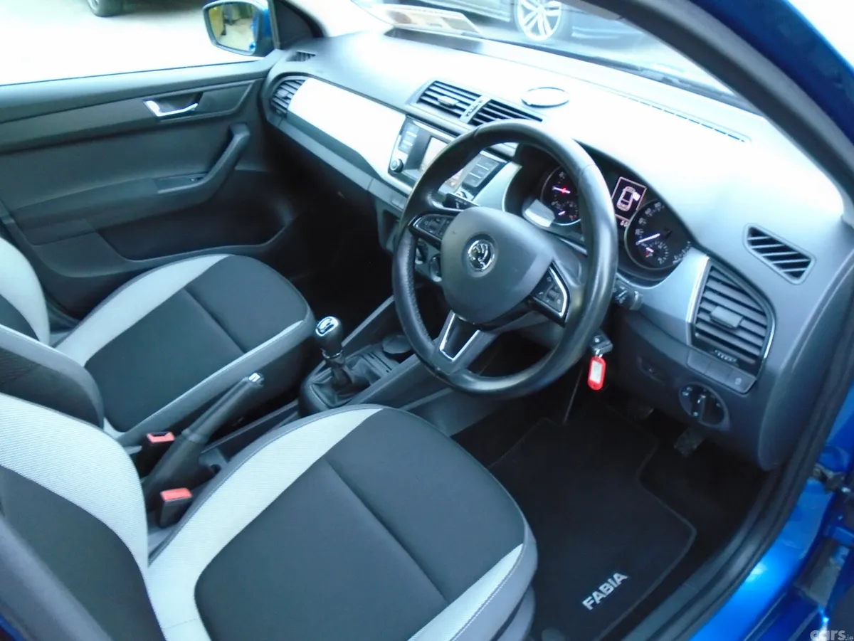 Skoda Fabia Hatchback, Petrol, 2015, Blue