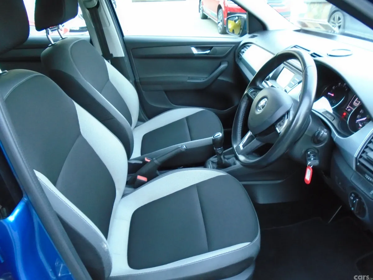 Skoda Fabia Hatchback, Petrol, 2015, Blue