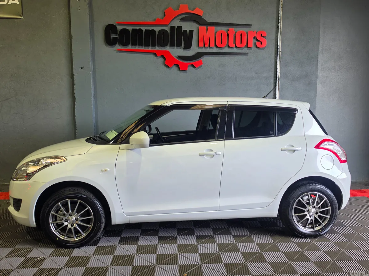 Suzuki Swift Hatchback, Petrol, 2013, White