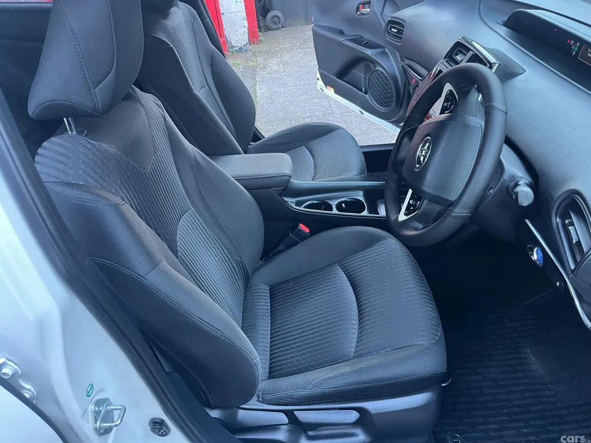 Toyota Prius Hatchback, Petrol Hybrid, 2017, White