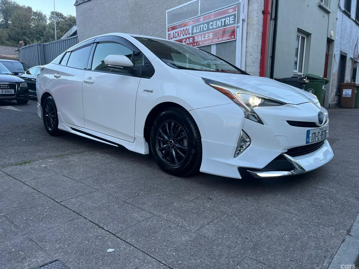 Toyota Prius Hatchback, Petrol Hybrid, 2017, White