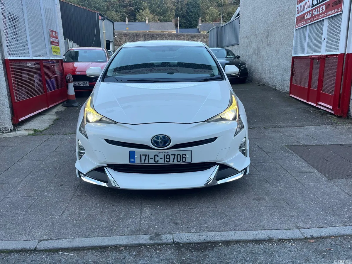 Toyota Prius Hatchback, Petrol Hybrid, 2017, White