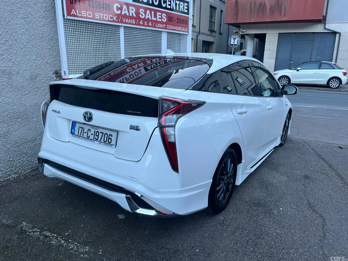 Toyota Prius Hatchback, Petrol Hybrid, 2017, White