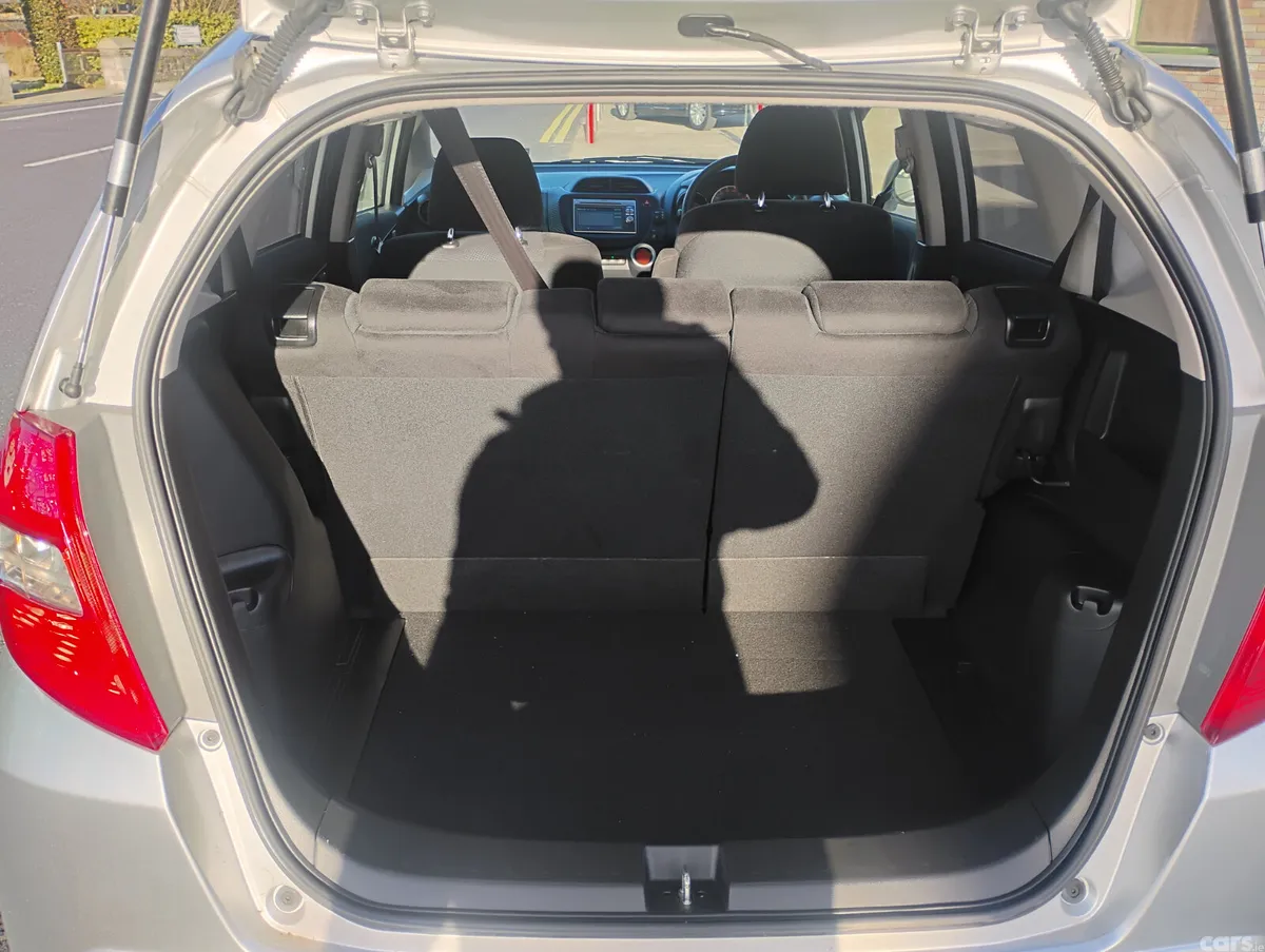 Honda Fit Hatchback, Petrol, 2013, Silver